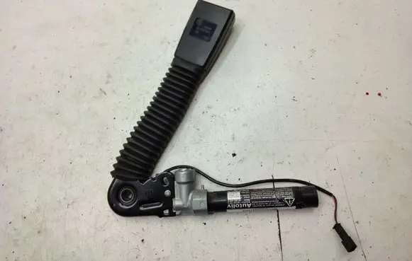 BMW 5 GT F07 Front seatbelt buckle 9115306
