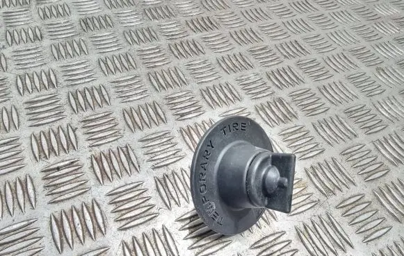Honda CR-V Spare wheel bolt 