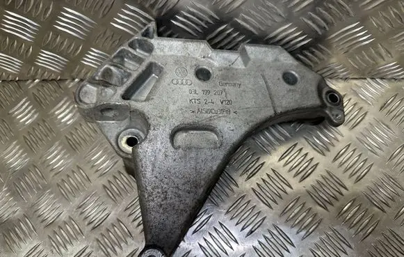 Volkswagen Tiguan Engine mounting bracket 03L199207