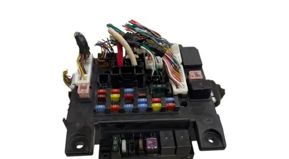 Mitsubishi Outlander Fuse module 8637A318 519087902 L8637001A