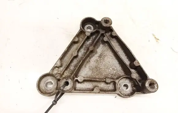Opel Meriva B Engine mounting bracket 55567289
