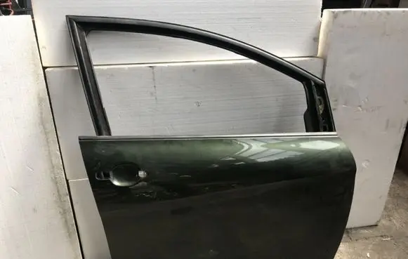 Seat Altea XL Front door 5P0831056A