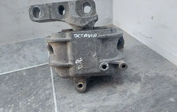 Skoda Octavia Mk2 (1Z) Engine mount bracket 1K0199262 1K0199262AT