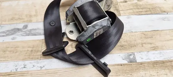 Volkswagen Jetta V Rear seatbelt 1K5857805