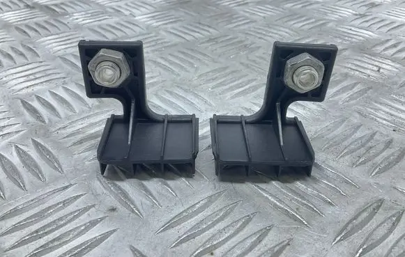Audi TT TTS Mk2 Headlight/headlamp mounting bracket 8J0805638 8J0805637