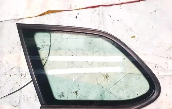 Volkswagen Golf V Rear side window