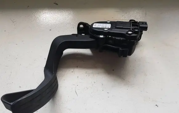 Opel Movano B Accelerator throttle pedal 8200672371C 6PV00908510