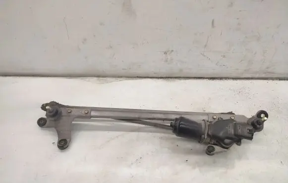 Honda CR-V Front wiper linkage and motor