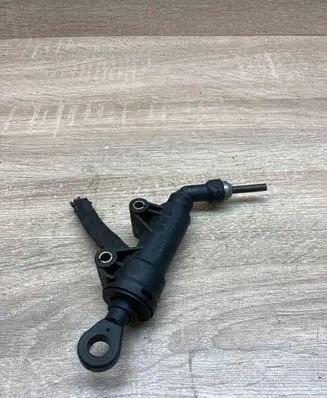 BMW 5 E39 Clutch master cylinder 6756694