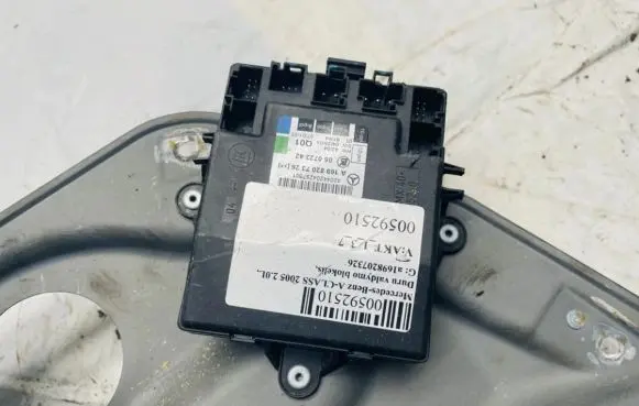 Mercedes-Benz A W169 Door control unit/module a1698207326 05072342