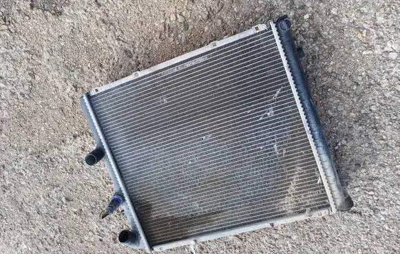 Renault Kangoo I Coolant radiator 7700312858