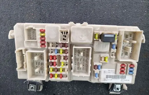 Ford Focus Fuse module 7M5T14A073DB