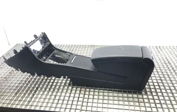 Volkswagen PASSAT CC Center console 