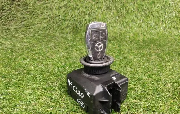 Mercedes-Benz C W204 Ignition lock A2079052600 33003217