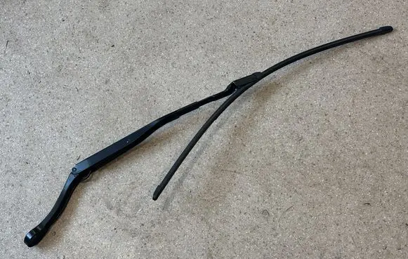 BMW X3 G01 Front wiper blade arm 7399009