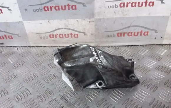Volkswagen PASSAT B5 Engine mounting bracket 8D0199307H