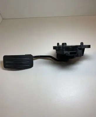 Nissan Juke I F15 Accelerator throttle pedal 0541A00730