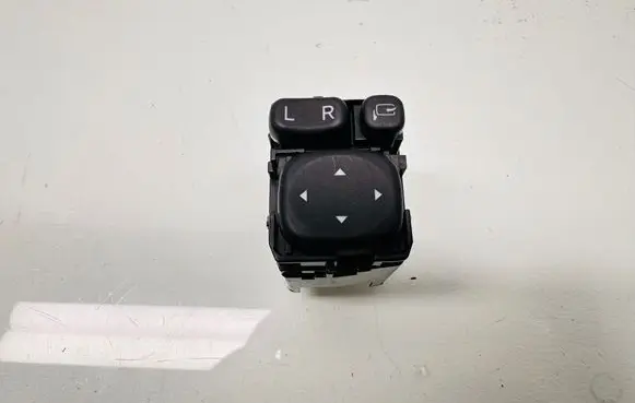 Toyota Auris E180 Wing mirror switch 183779