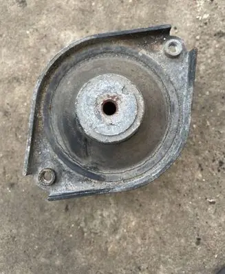 Volkswagen Phaeton Engine mount bracket