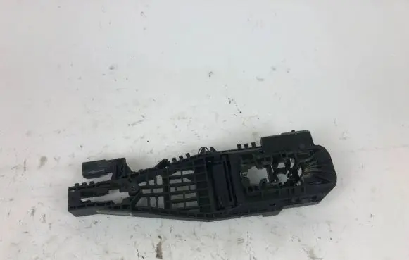 Maserati Levante Front door exterior handle/bracket 68194120AB