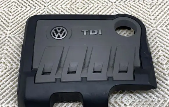 Volkswagen PASSAT B7 Engine cover (trim) 03L103925BG