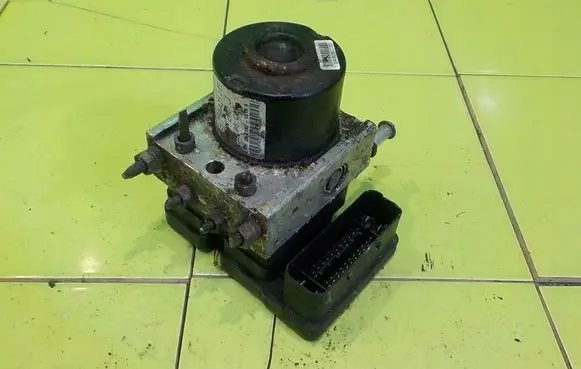 Mitsubishi Lancer VIII ABS Pump 4670A516