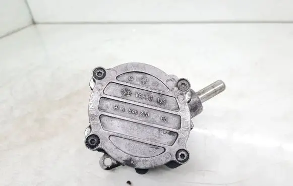 Mercedes-Benz C W204 Vacuum pump A6462300165