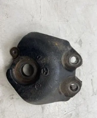 Mazda 6 Engine mounting bracket