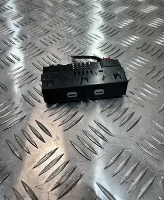 Skoda Enyaq iV USB socket connector 657035736A
