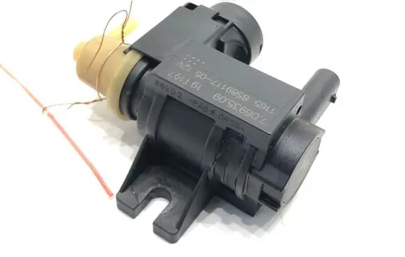 BMW X3 G01 Fuel pressure regulator 8589117