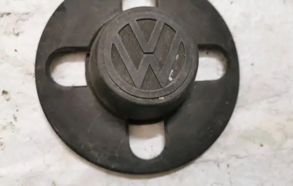 Volkswagen Golf I Original wheel cap 871601171