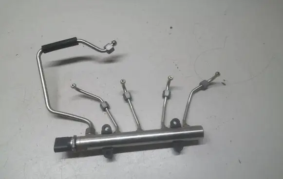BMW 5 F10 F11 Fuel main line pipe 7585411