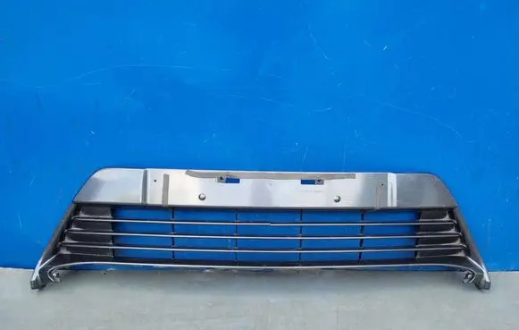 Toyota Auris E180 Front bumper lower grill 53112-02390