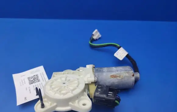 Mercedes-Benz E W211 Front door window regulator motor 0130821970 A2035403705 BOSCH