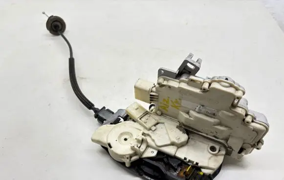 Audi A8 S8 D3 4E Rear door lock 4E0839015AA