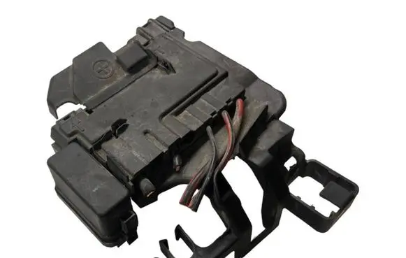 Skoda Fabia Mk2 (5J) Fuse module 6R0915345E 6R0937550
