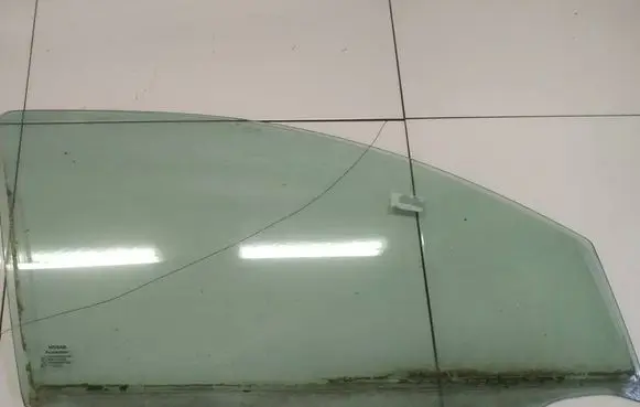 Nissan Qashqai Front door window glass four-door as2