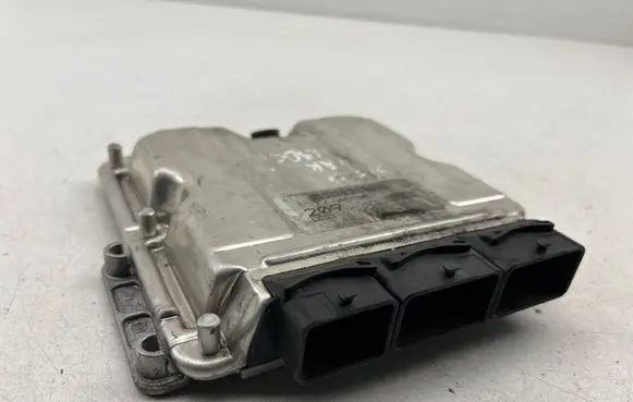 Mitsubishi Space Star Engine control unit/module 1039S00596 0281011104 8200243806