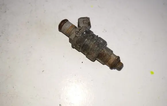 Audi A4 S4 B5 8D Fuel injector 078133551N