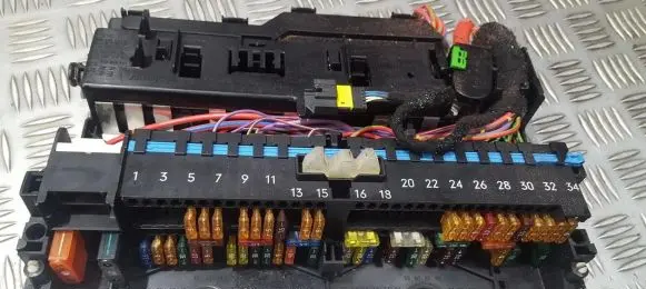 BMW X3 E83 Fuse box set 18500000000 18500.000.000