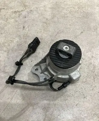 Mercedes-Benz GLC AMG Engine mount bracket A2132404400 060220191204 ZGS2Q004DK