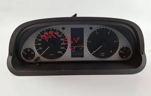 Mercedes-Benz B W245 Speedometer (instrument cluster) A1695407747 1031098101