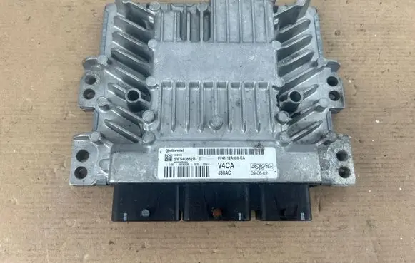 Ford Kuga I Engine control unit/module 8V4112A650CA 5WS40862B J38AC