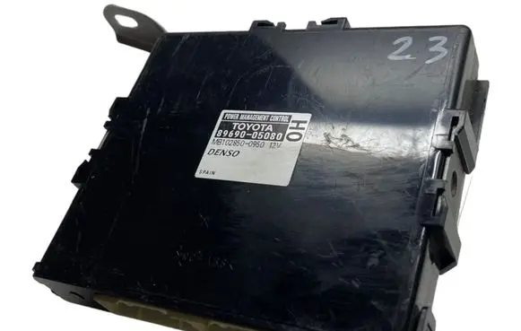 Toyota Avensis T270 Airbag control unit/module 8969005080 MB1028500950