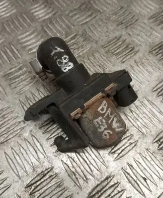 BMW 3 E36 Coolant heater control valve 8391418