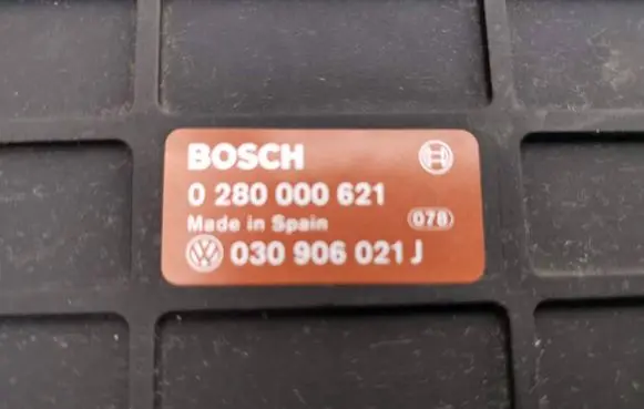 Volkswagen Golf II Engine control unit/module 030906021J 0280000621