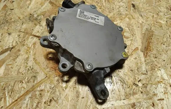 Mercedes-Benz CLS C218 X218 Vacuum pump A2762300065