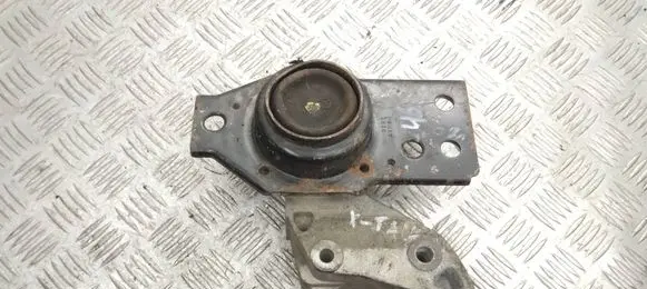 Nissan X-Trail T30 Engine mount bracket DD130207
