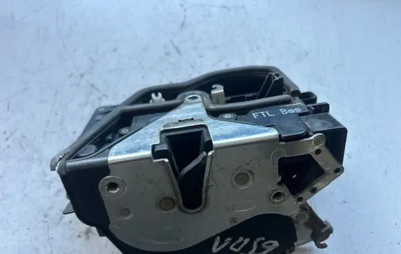 BMW 7 E65 E66 Front door lock 7012141