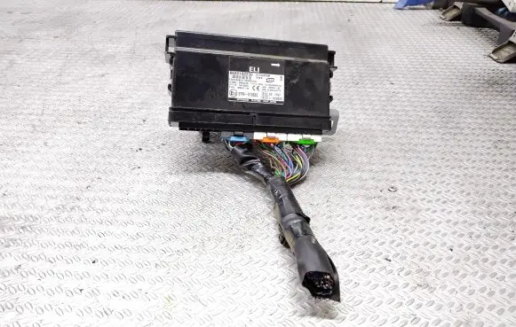 Subaru Forester SH Comfort/convenience module 88281SC230 X1T22573M